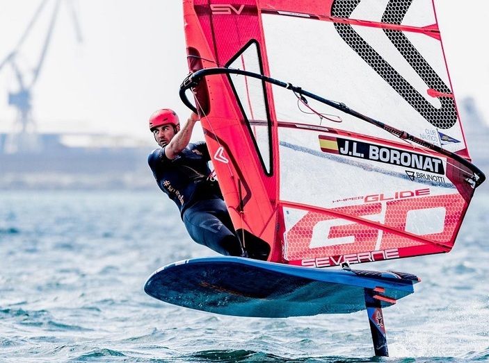 José Luis Boronat y Álex Ortega comienzan su participación en el Campeonato de España de IQFoil
