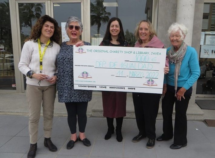 The Original Charity Shop dona 1.000 euros a la concejalía de Igualdad