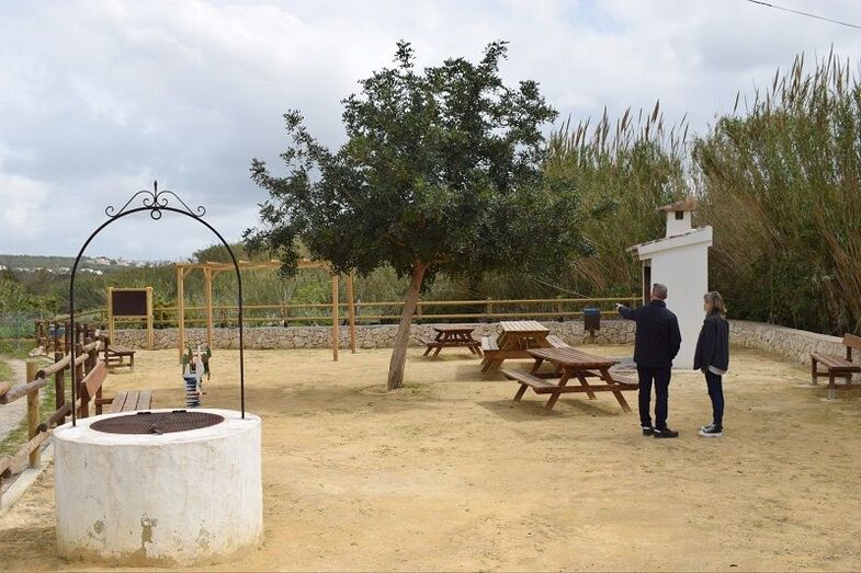 Benitatxell adecua sus parques y zonas verdes para disfrutar en familia de la Pascua
