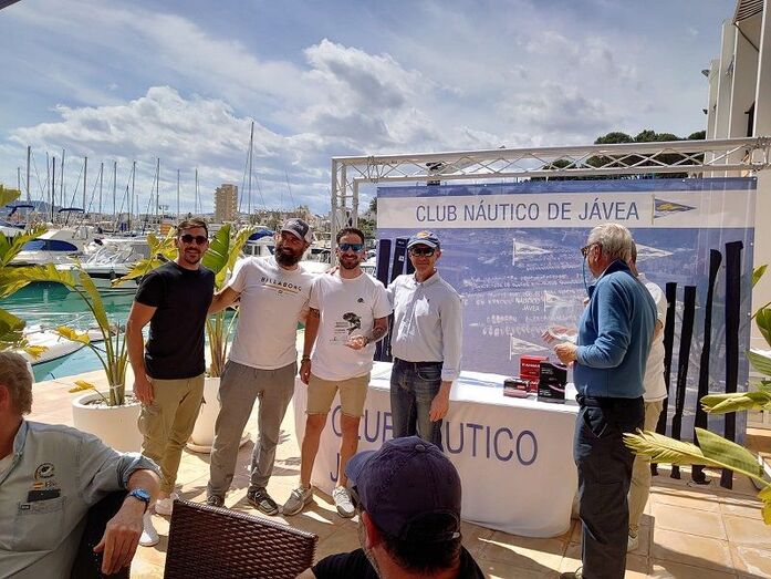 13 embarcaciones participan en el XXV Campeonato Local de Pesca al Xamber