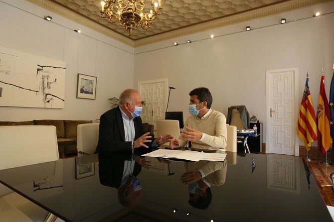 La Diputación ayuda con un millón de euros a los artesanos de indumentaria festera de la provincia