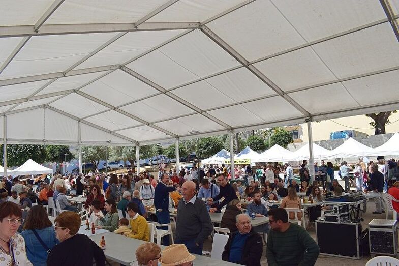 El MitjaFavaFest devuelve el espíritu festivo a Benitatxell tras la pandemia
