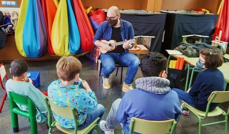 El Rotary Club Jávea posibilita que se retomen las sesiones de musicoterapia en los colegios Graüll el Arenal de Xàbia