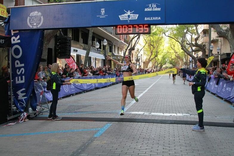Cristina Roselló se impone en la Volta a Peu de Dénia