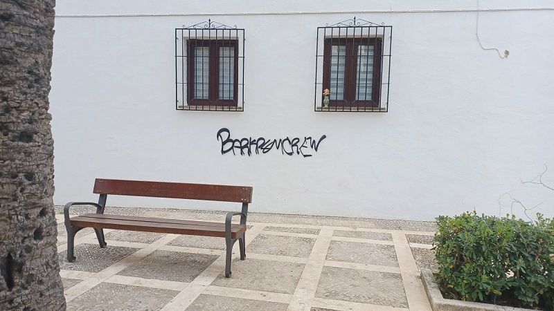 Varias pintadas aparecen en el Centro Histórico de Xàbia