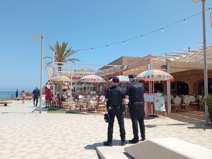 La policía local de Xàbia formaliza el cierre de los locales Aqua y Bambula