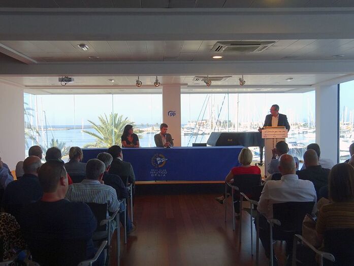 Carlos Mazón anuncia que la Diputación ya tiene la partida para contratar el  estudio de un tranvía que una La Marina y La Safor
