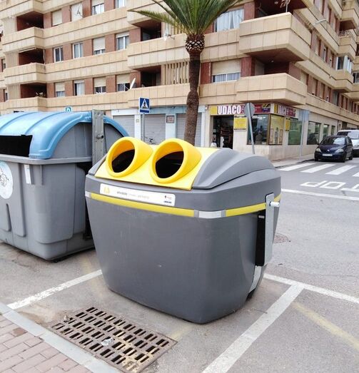 Comienzan a repartir los nuevos contenedores amarillos