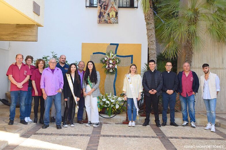 La Cofradía de Jesús Nazareno visita las cruces de mayo de Duanes de la Mar