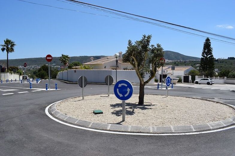 Entra en servicio la nueva rotonda de la urbanización Les Fonts de Benitatxell