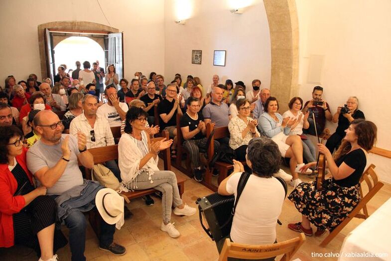 Carol Duran y Nuria Lozano cierran el Xàbia Folk 2022 en la Ermita de Santa Llucia