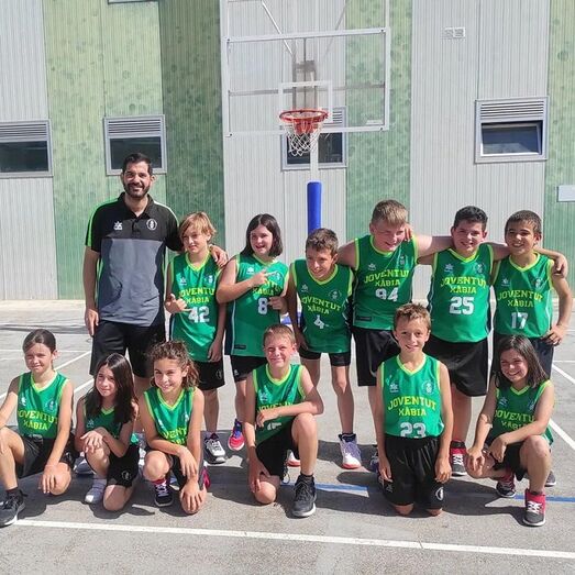 El equipo Benjamín Mixto del Joventut Xàbia, campeón de la liga comarcal de baloncesto