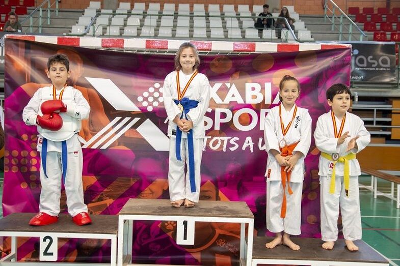 22 competidores participan en la I Copa Nacional de Karate disputada en Xàbia