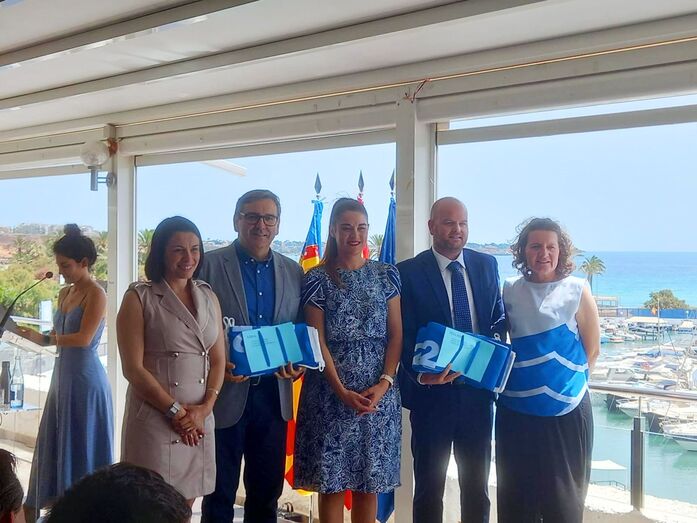 El concejal de Playas recoge en Orihuela las tres banderas azules de las playas de Xàbia