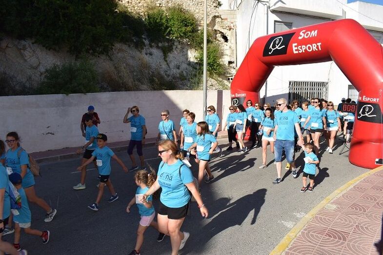 Marea azul en El Poble Nou de Benitatxell por la II Cursa de la Dona