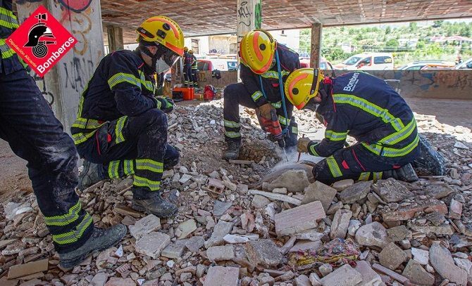 Los bomberos de la Diputación refuerzan su formación en el rescate de personas atrapadas bajo estructuras colapsadas