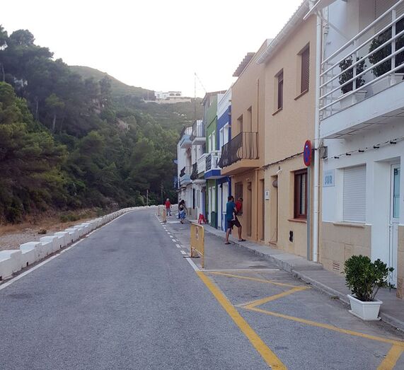 Fotonoticia: La avenida del Tío Catalá de la Granadella, peatonal