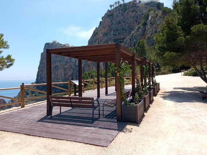 Así luce el nuevo mirador sobre la Cala del Moraig de Benitatxell