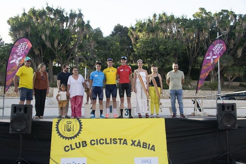 Un total de 69 jóvenes ciclistas participan en el trofeo Fogueres de Xàbia Memoria Domingo Canet