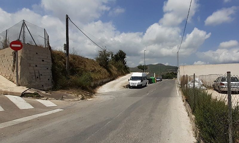 Benitatxell inicia las obras para reemplazar la tubería del Camí de l’Abiar y mejorar el suministro de agua Benitatxell inicia las obras para reemplazar la tubería del Camí de l’Abiar y mejorar el suministro de agua