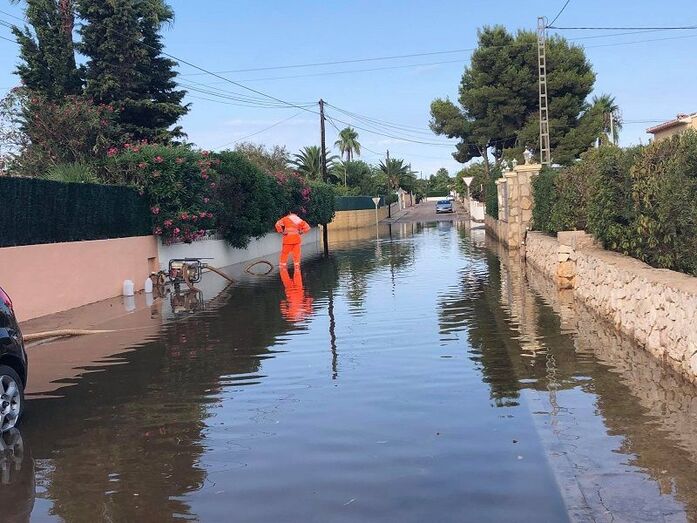 Urbanismo encarga un estudio para solucionar las inundaciones de la calle Piloter en la urbanización Costa Nova de Xàbia