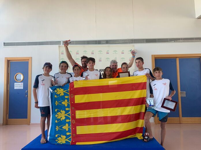 La regatista del Club Náutico Jávea Elena Pérez Manglano logra el Campeonato de España de Optimist por equipos