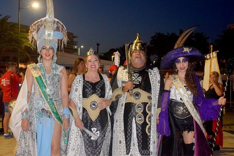 Los Moros y Cristianos toman la playa del Arenal