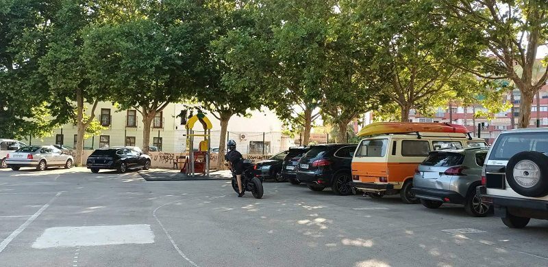 Malestar entre los vecinos de Jávea Park porque Servicios abre la zona deportiva como aparcamiento