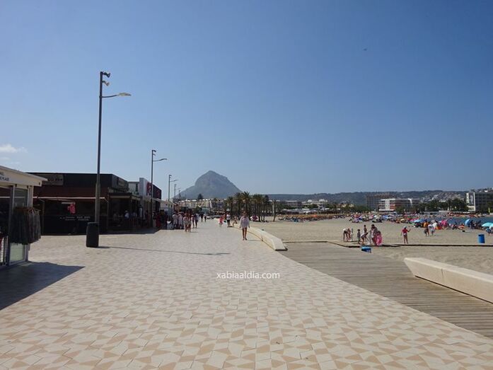 El Arenal de Xàbia trata de recuperar el pulso al verano