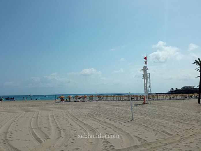 Cs Xàbia pide esclarecer las causas de la contaminación fecal de la playa del Arenal