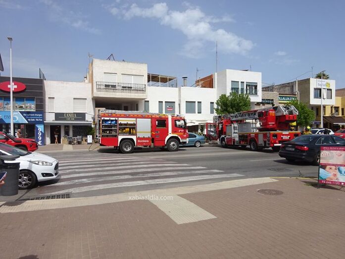 Arde una vivienda en el pasaje de Jávea Park