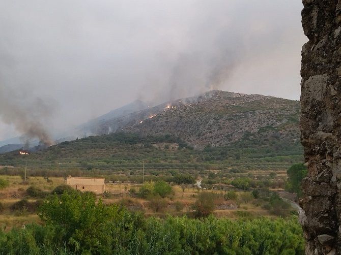 Un incendio provocado por un rayo consume 1.500 hectáreas en Vall d'Ebo