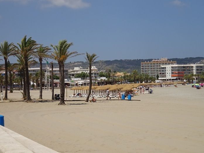 Unides Podem lleva a les Corts el cierre de la playa del Arenal