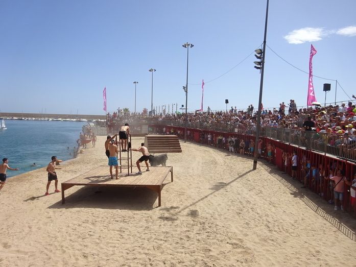 Convocan una concentración anti bous a la mar en Xàbia