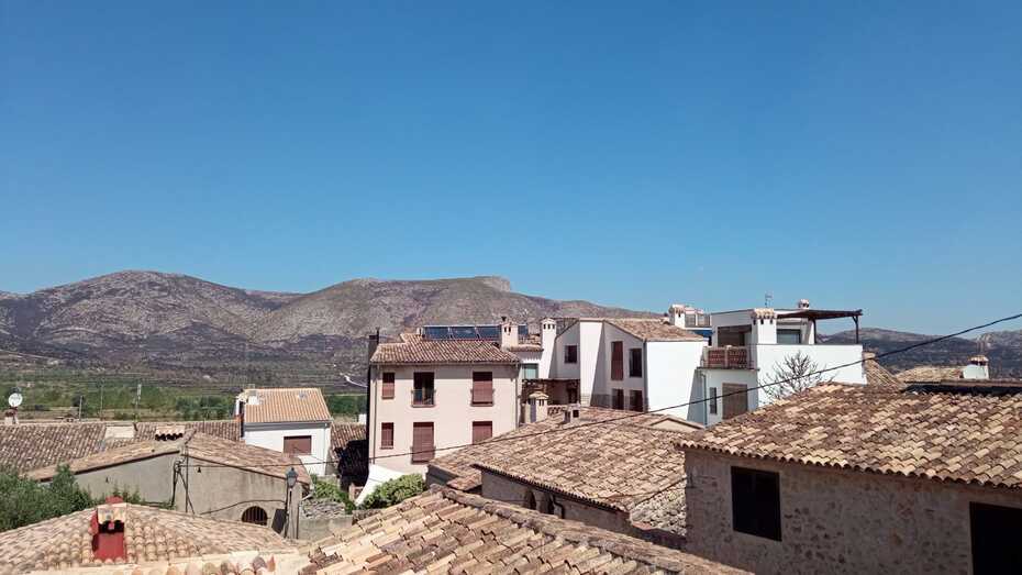 Los vecinos afectados por el incendio vuelven a la Vall d’Alcalà y los pueblos del interior