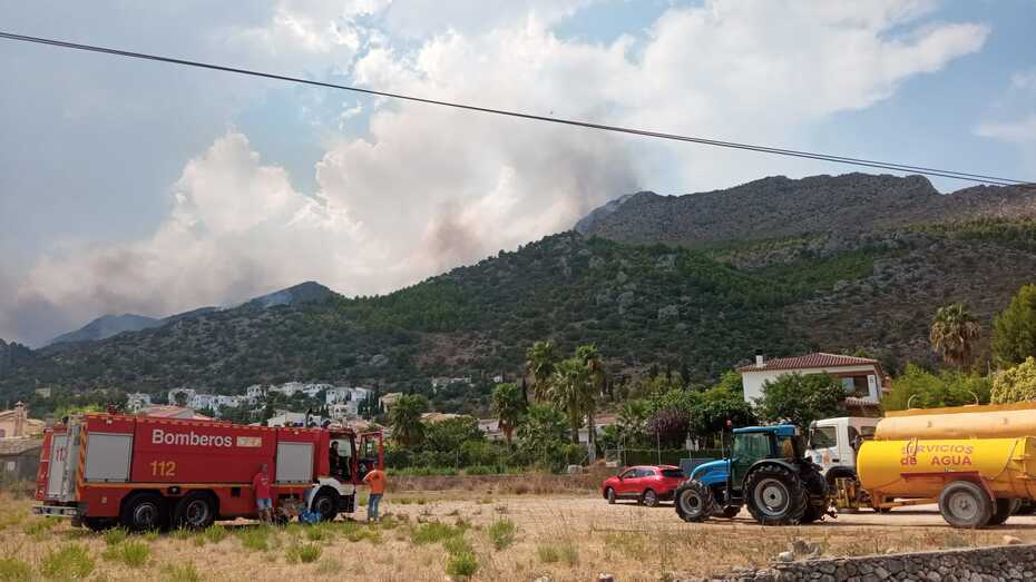 La leve lluvia trae esperanza y da un respiro al incendio de les Valls