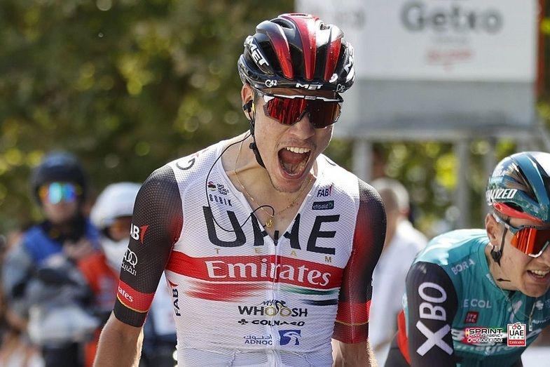 Juan Ayuso amplía su contrato con UAE Team Emirates hasta 2028