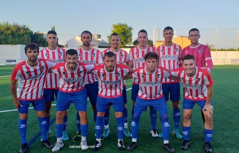 Víctor Caturla firma el gol de la victoria en el primer partido de pretemporada del CD Jávea