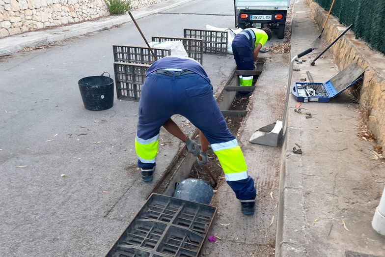 Xàbia prepara sus imbornales de cara a la temporada de lluvias