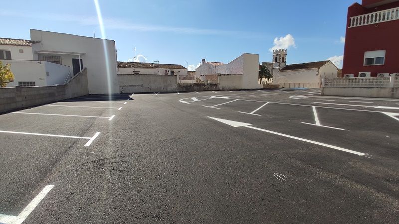 Benitatxell aumenta de 6 a 10 las bolsas de parking para avanzarse a futuras necesidades y asegurar un servicio básico
