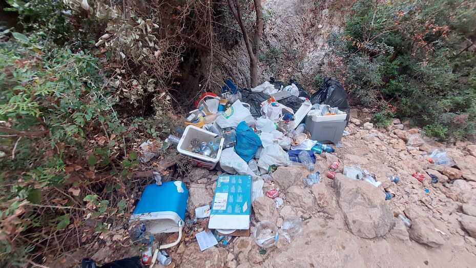 La Cala dels Testos de Benitatxell recupera su esplendor tras el maltrato sufrido este verano
