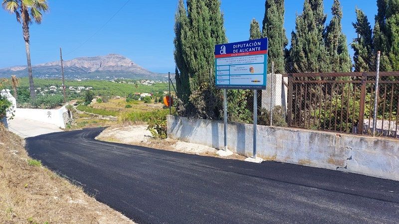 Finalizan en Benitatxell los trabajos de asfaltado y adecuación de los caminos La Costa, La Carrasca II y Vista Montaña III