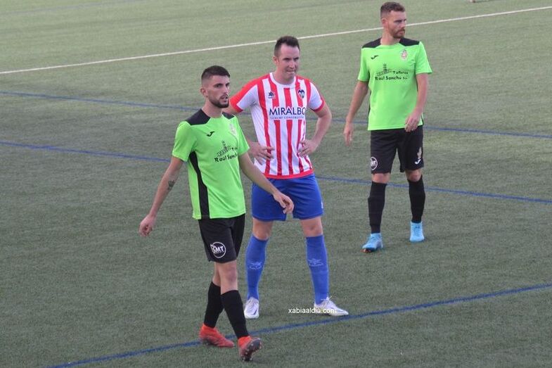 Un gol de Rubén Ortolá permite al CD Jávea abrir con victoria la temporada