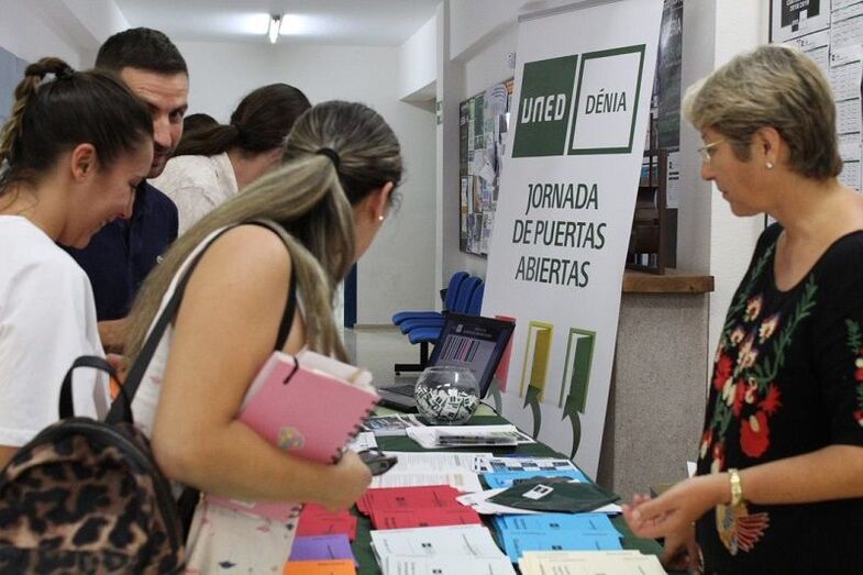 La Uned de Dénia inicia el plan de acogida para los estudiantes que se incorporan este curso