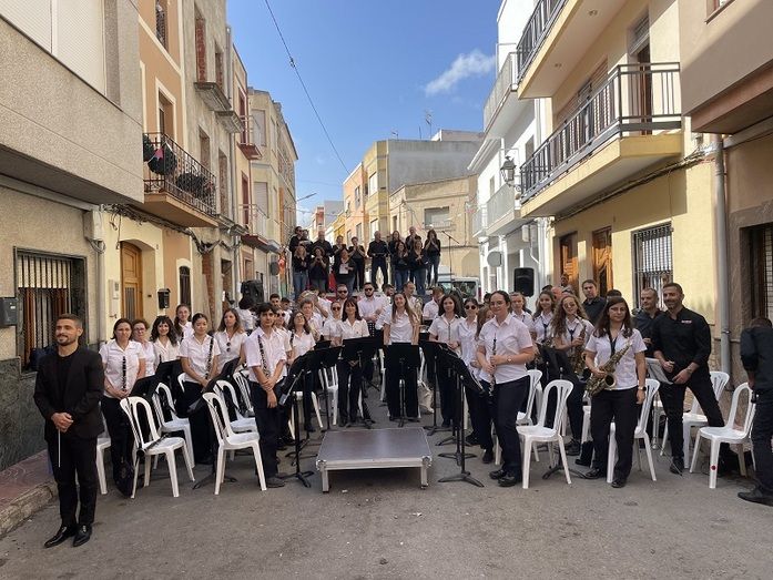 Apoteósica actuación conjunta de las asociaciones musicales de   Benitatxell por el 9 d’Octubre