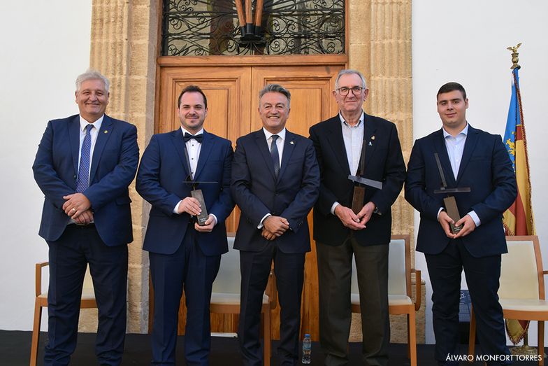 Xàbia entrega sus Premis 9 d'octubre exaltando el espíritu y carácter de la ciudadanía local