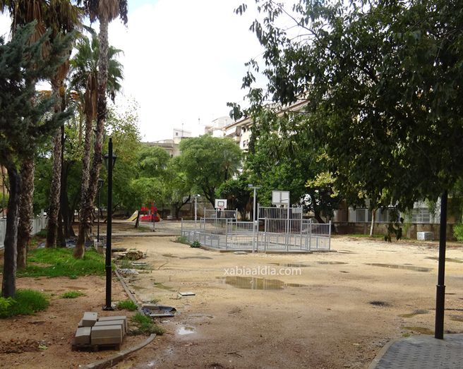 Los vecinos de Thiviers reclaman al gobierno local más diligencia y eliminar la jaula de basket del parque