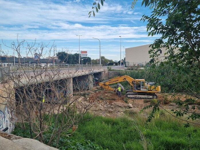 La Confederación comienza los trabajos para erradicar las cañas del cauce del río Gorgos su paso por Xàbia