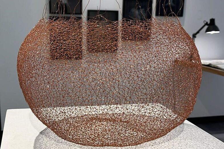 Mari Marí destacada por el jurado entre más de cien obras en el I Premio Arte Textil Contemporáneo