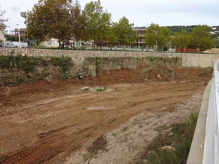 La Confederación Hidrográfica del Júcar limpia con esmero el último tramo del cauce del río Gorgos